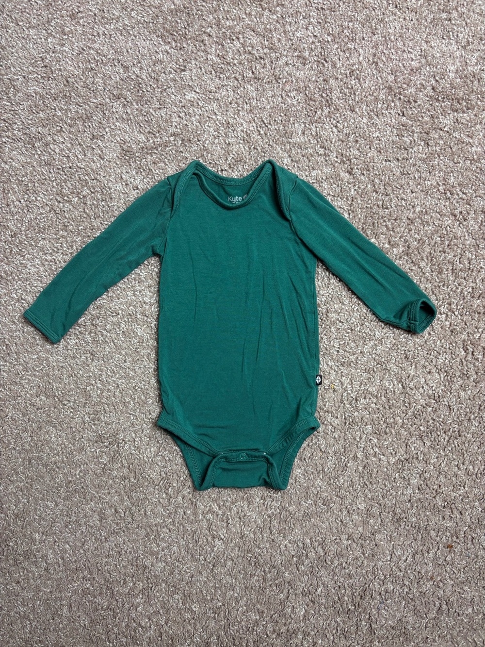 Kyte Baby Long Sleeve Bodysuit in Emerald Size 6-12 months